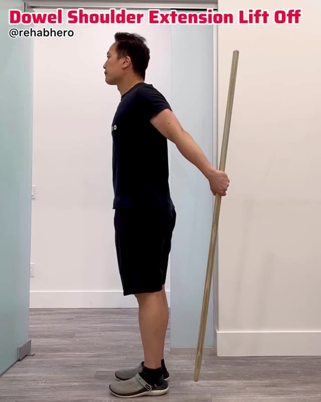 肩关节伸展木棍抬离