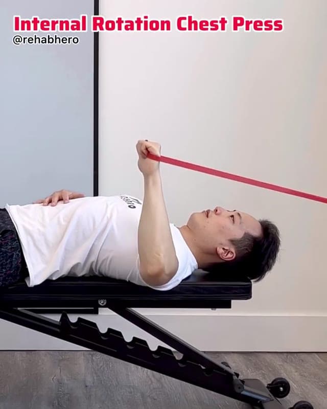 肩关节内旋卧推