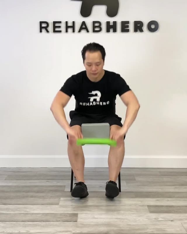 坐位弹力带髋关节内旋