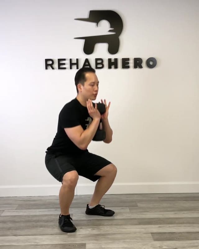 高脚杯深蹲