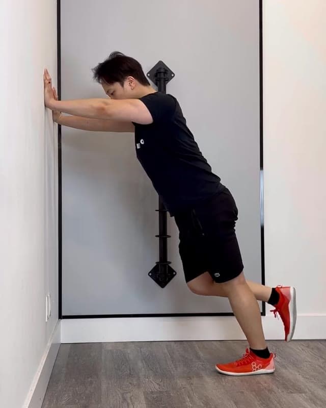 单腿拇长屈肌提踵 - 小腿与拇长屈肌强化练习