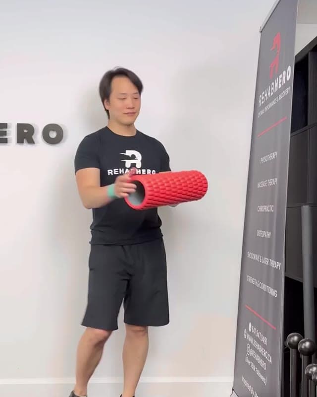 弹力带泡沫轴靠墙滑动