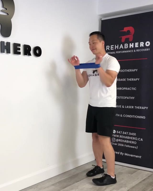 墙面爬行－肩胛骨翼状稳定训练