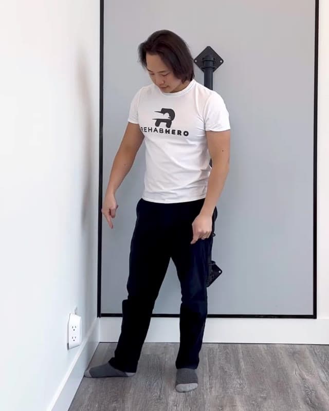 靠墙髋外展离心训练
