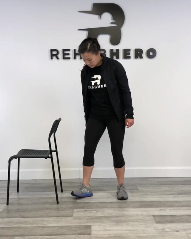 靠墙后摆腿臀肌强化练习