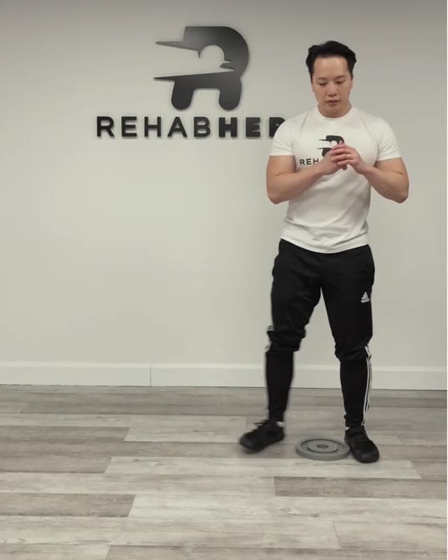侧弓步负重片内拉