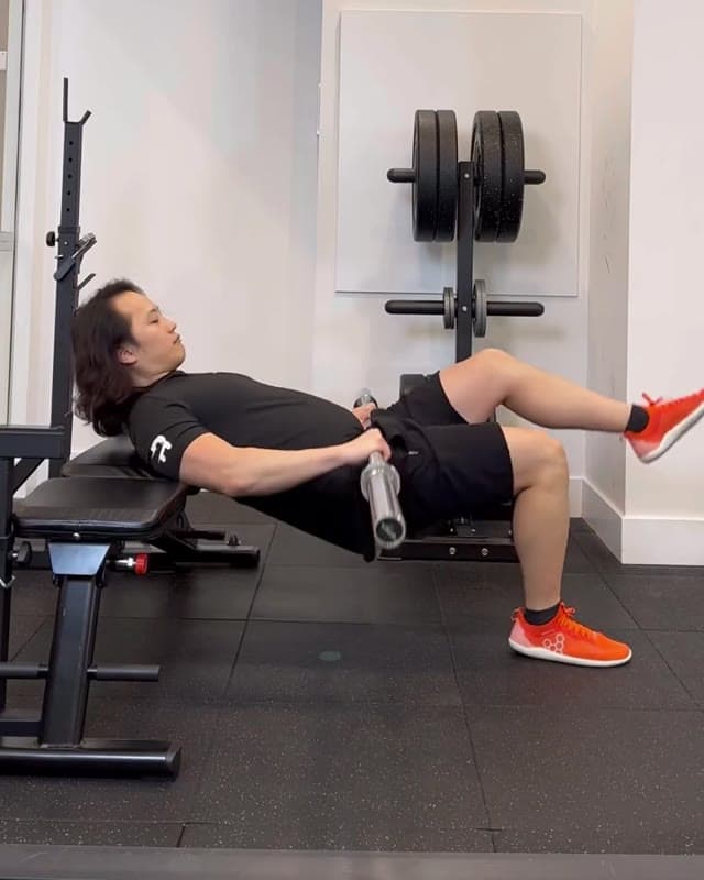 单腿杠铃臀推