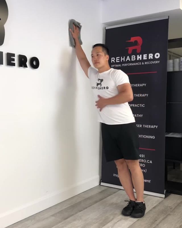 侧倾靠墙滑手－肩胛稳定训练