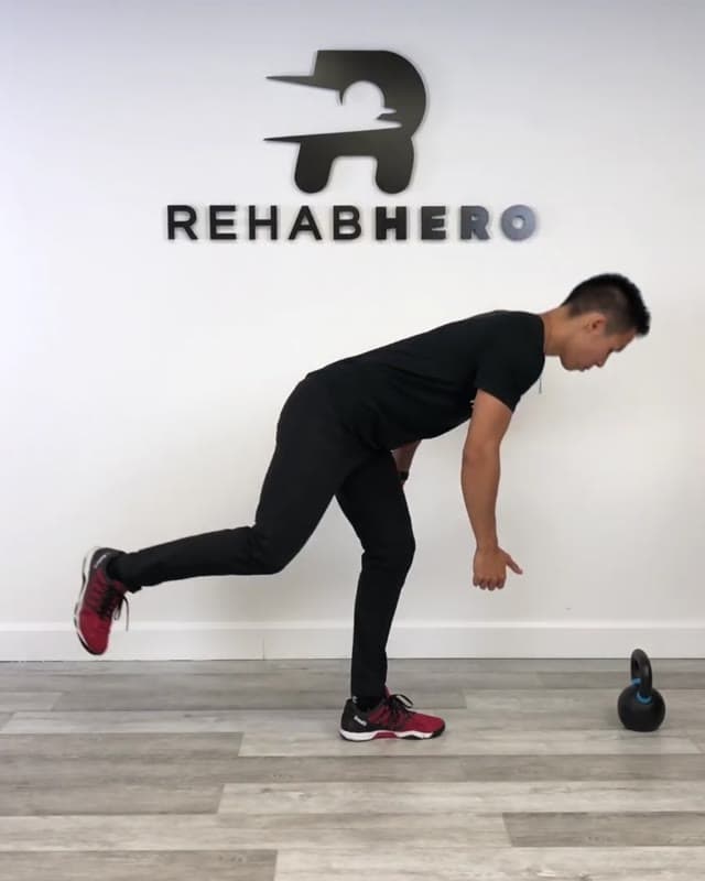 单腿硬拉