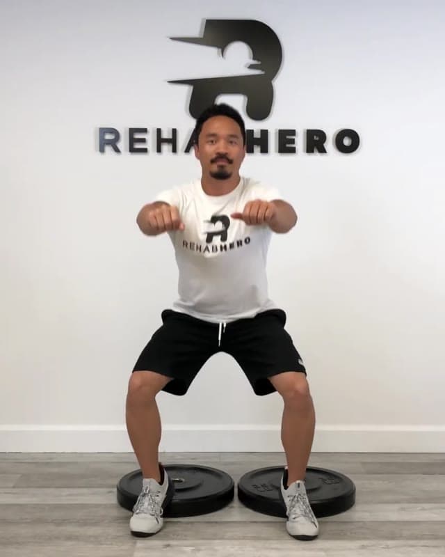 抬高脚跟深蹲—深蹲退阶训练
