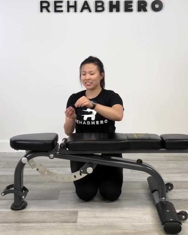 弹力带反向握力训练