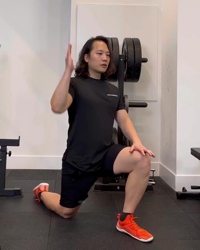 弓步上举拉伸