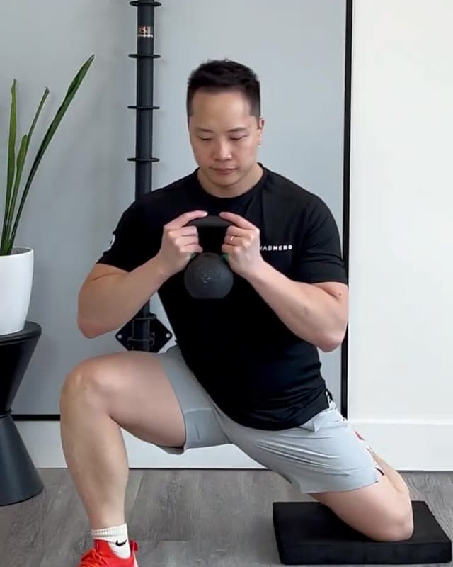 跪姿侧弓步