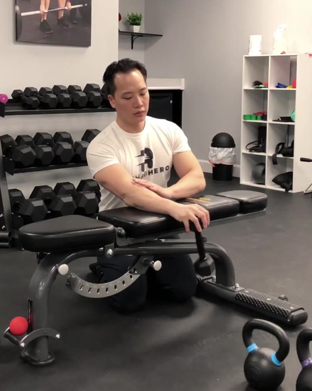 哑铃前臂旋后—网球肘用旋后肌训练