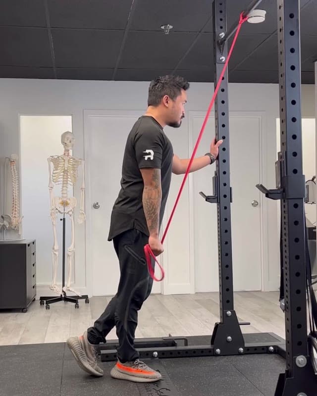 Single Arm Triceps Pulldown