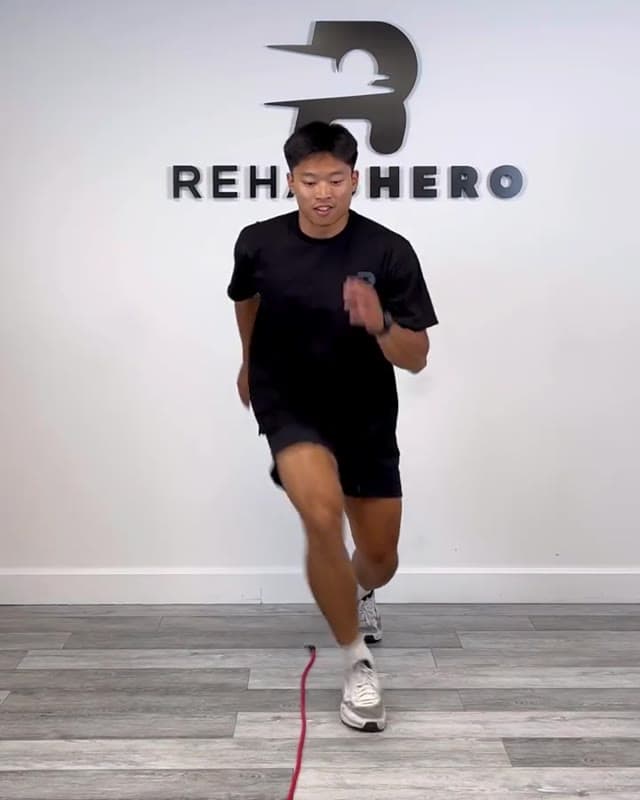交叉侧向移动－增强式与重返运动训练