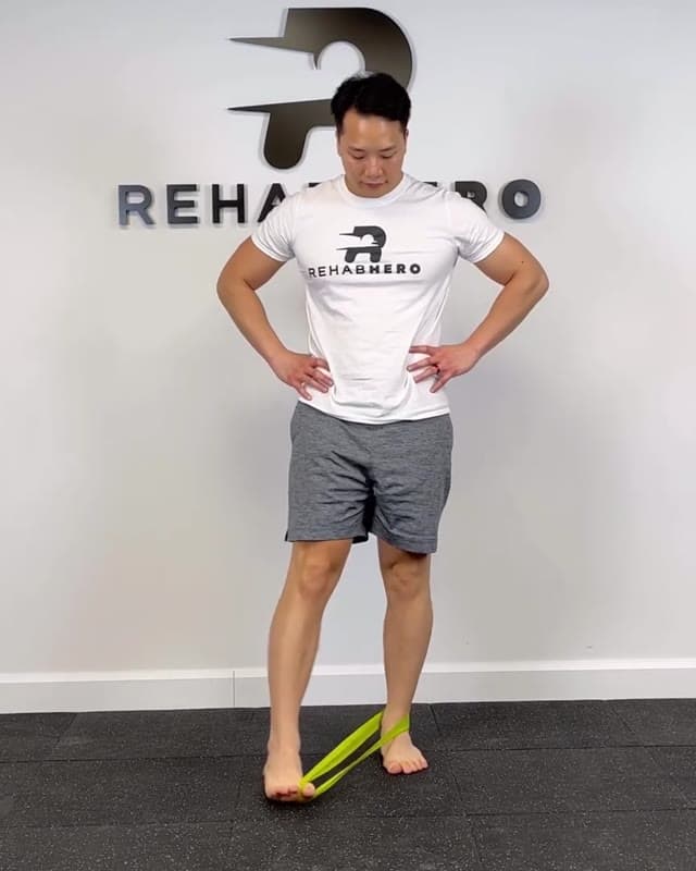 大脚趾弹力带侧向迈步