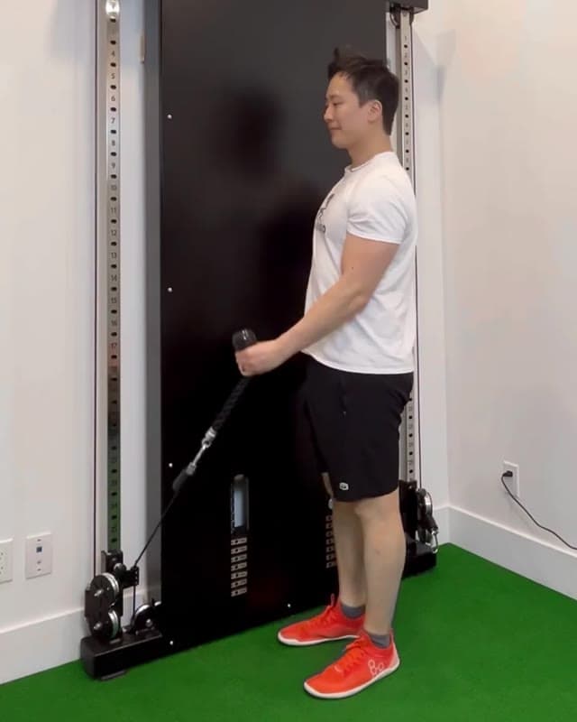 单臂绳索锤式弯举