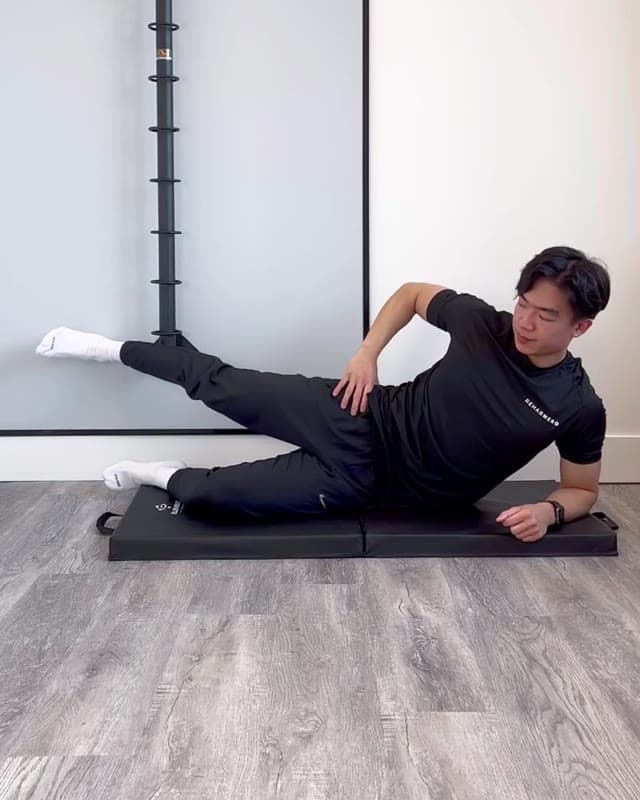 侧卧靠墙抬腿
