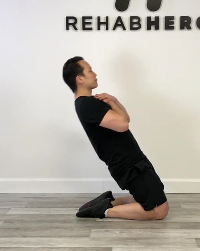 反向北欧腿弯举——强化膝关节的股四头肌训练