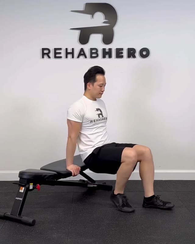 双杠支撑位颈部旋转