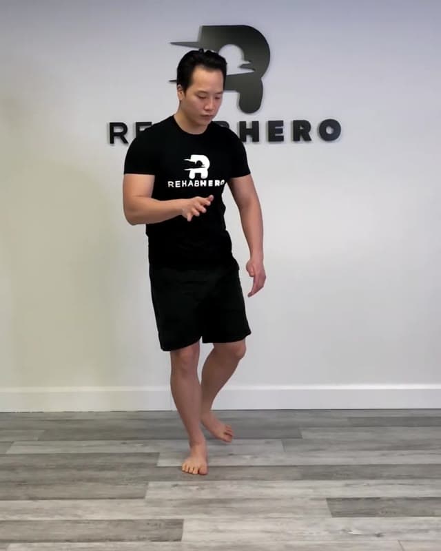 单腿足部打开