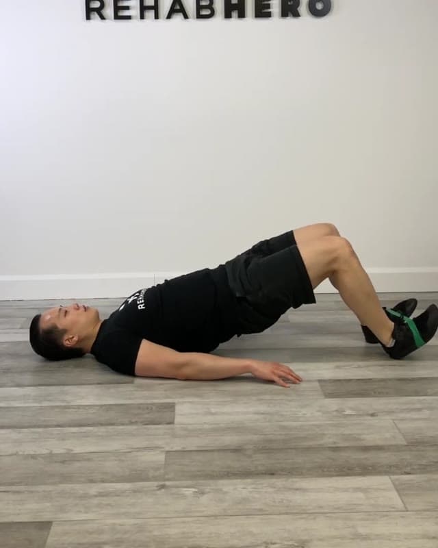 弹力带桥式交替抬腿－臀肌与髋屈肌强化