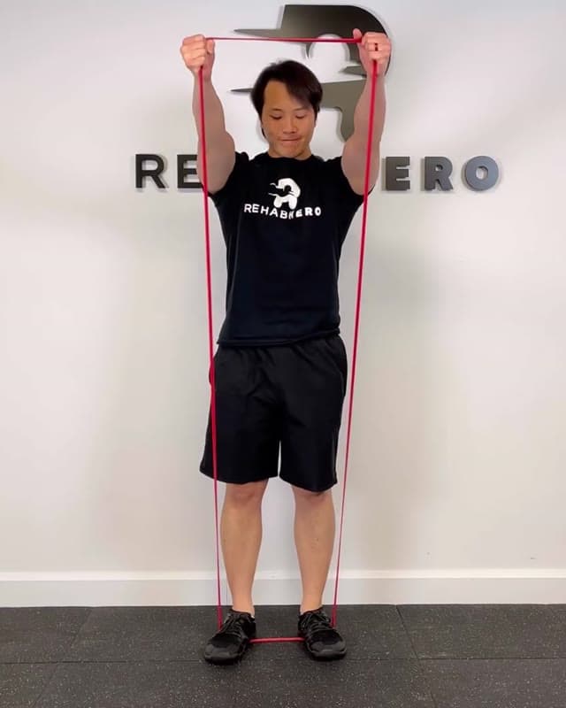 弹力带前平举